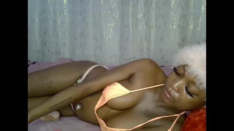 sexyasspetitte_ online show from May 28, 2:36 am