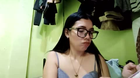 sexyathena29 online show from April 12, 12:33 am
