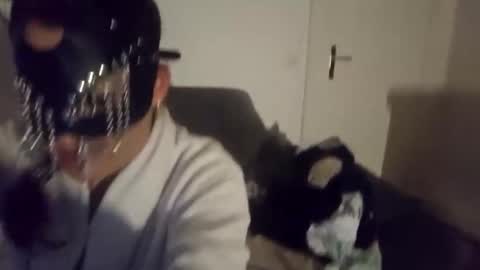 Sexy couple with a squirting lady online show from April 19, 8:18 pm