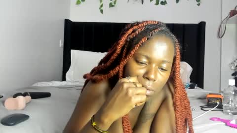 sexydee573065 online show from June 12, 11:06 am