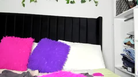 sexydee573065 online show from September 1, 6:47 am