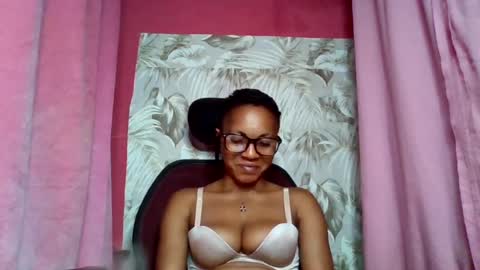 sexydoll32 online show from August 12, 12:35 am