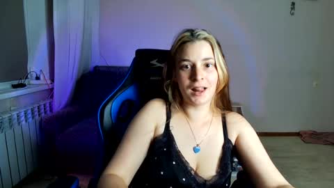 sexyemma09 online show from August 9, 11:39 pm
