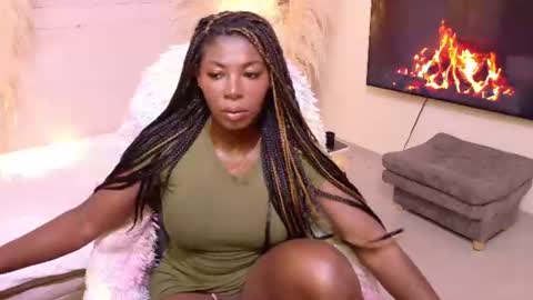 hotebony online show from August 4, 2:14 pm