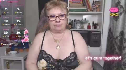 sexylynette4u online show from May 20, 10:49 am