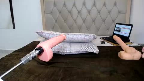 naughty slut online show from July 15, 9:32 am