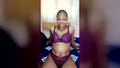 sexysmall52993 online show from August 12, 2:19 pm