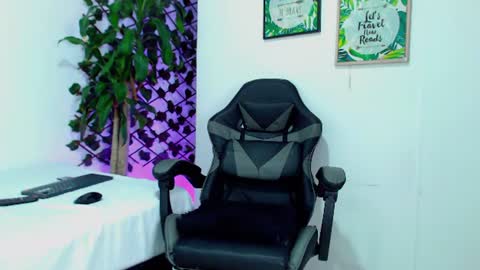 sexytommy_ online show from June 19, 5:07 am