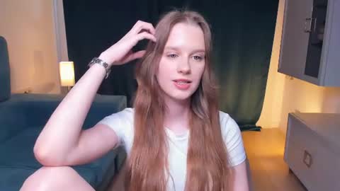 Lola online show from August 10, 1:01 pm