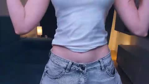 Lola online show from August 10, 3:13 pm