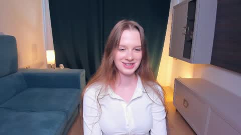 Lola online show from August 11, 9:33 am