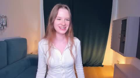 Lola online show from August 11, 10:39 am