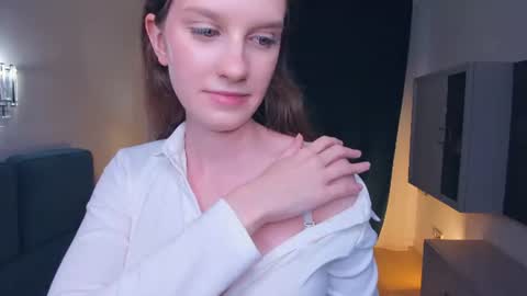 Lola online show from August 14, 1:48 pm