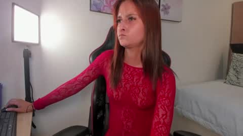 Shamara Thomson online show from July 29, 1:51 pm