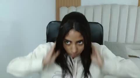 shanelle online show from August 12, 1:24 pm