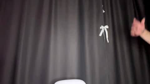 Mia online show from August 2, 11:33 pm