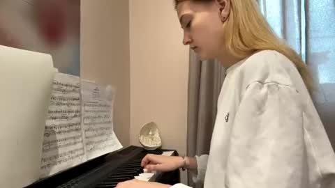 Anne online show from August 15, 1:48 pm