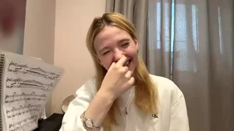 Anne online show from August 15, 3:38 pm