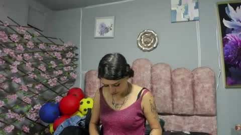 sharlotsh1 online show from July 7, 1:09 am