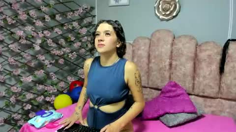 sharlotsh1 online show from July 18, 10:00 pm