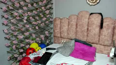 sharlotsh1 online show from July 21, 6:49 am