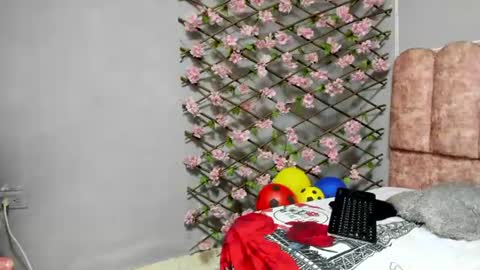 sharlotsh1 online show from July 21, 7:55 am