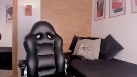 Sharon online show from August 14, 8:45 pm