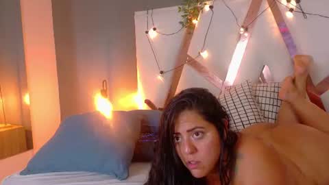 S H E L Y    E V A N S online show from August 4, 5:37 am
