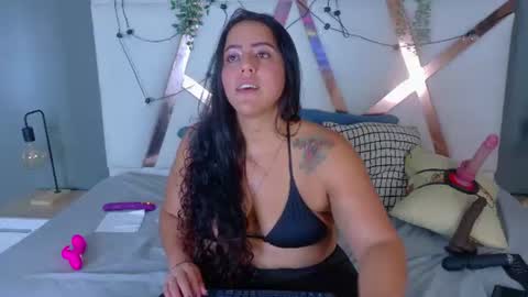 S H E L Y    E V A N S online show from August 6, 2:32 am