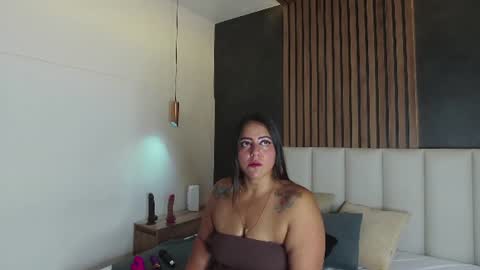 S H E L Y    E V A N S online show from August 10, 1:07 am