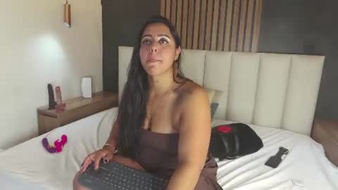 S H E L Y    E V A N S online show from August 10, 6:37 am