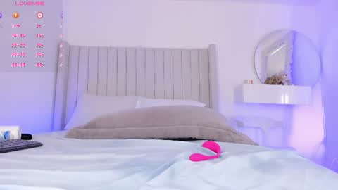 shelynna_azzul online show from August 12, 3:25 pm