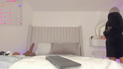 shelynna_azzul online show from August 14, 9:46 am