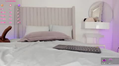 shelynna_azzul online show from August 14, 1:04 pm