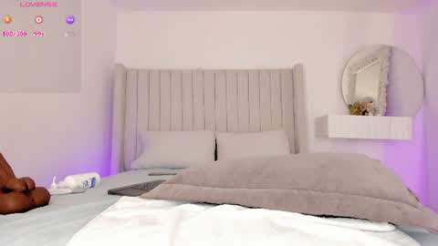 shelynna_azzul online show from August 15, 10:08 am
