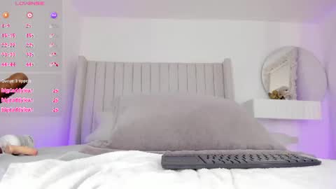 shelynna_azzul online show from August 15, 12:20 pm