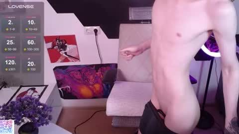 shiromy_ online show from July 31, 9:20 pm