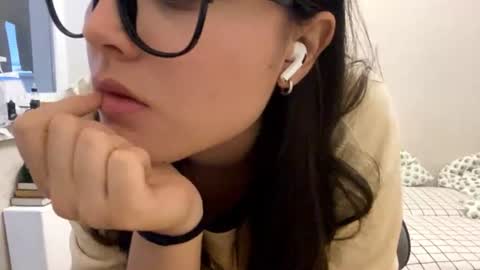 Marie online show from August 6, 4:06 pm