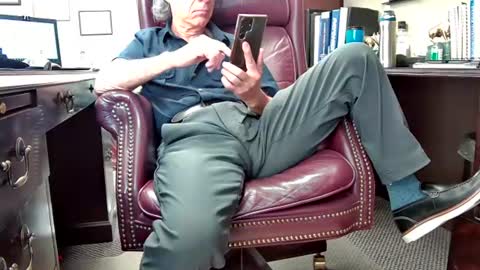 nikolas send dm for an appointment online show from August 11, 8:22 pm