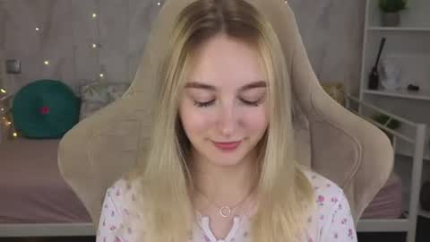 Polly online show from August 13, 3:53 am