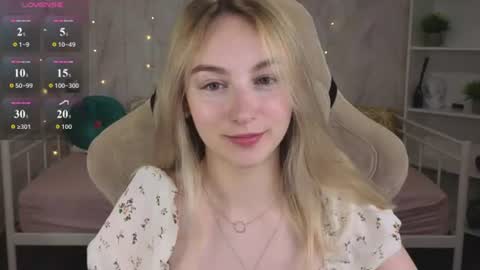 Polly online show from August 17, 12:04 am
