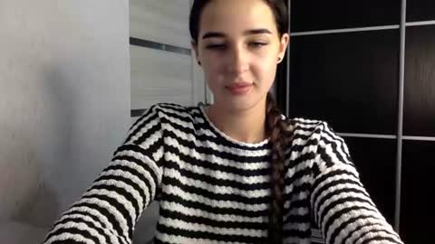 shy_but_curious_ online show from August 4, 2:03 pm