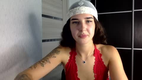 shy_but_curious_ online show from August 5, 6:28 pm