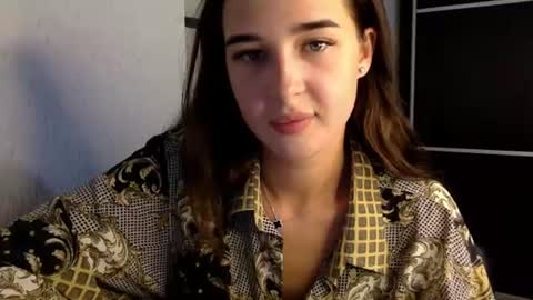 shy_but_curious_ online show from August 13, 5:05 pm