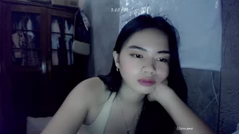 shy_innocent_girl online show from June 19, 7:19 am