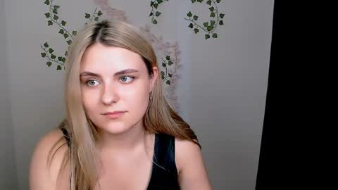 shy_sabrina_ online show from July 14, 2:31 pm