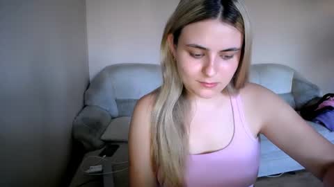 shy_sabrina_ online show from August 12, 3:25 pm
