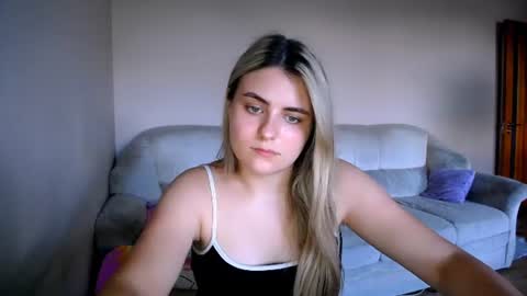 shy_sabrina_ online show from August 14, 2:32 pm