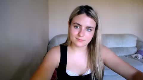 shy_sabrina_ online show from August 15, 1:48 pm