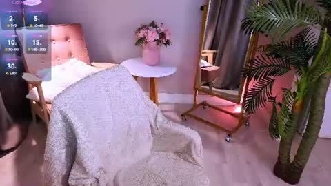 Aisha online show from August 2, 4:36 pm